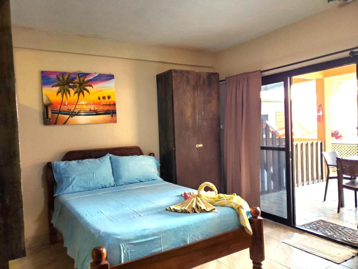 Beach Club Condos At Popeyes Caye Caulker Exteriér fotografie