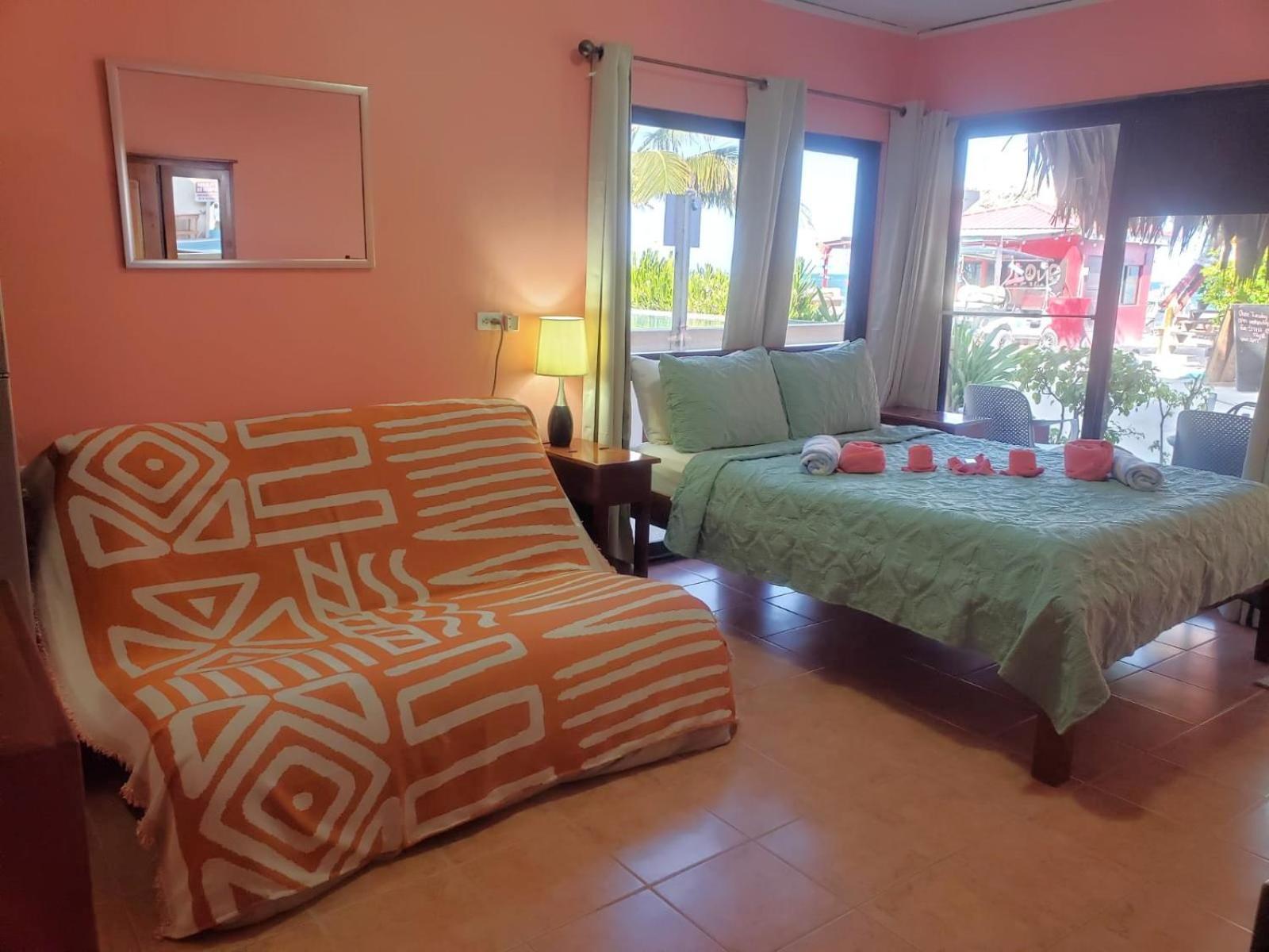 Beach Club Condos At Popeyes Caye Caulker Exteriér fotografie